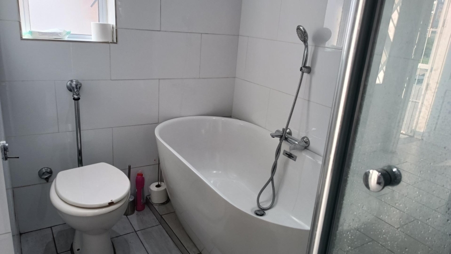 2 Bedroom Property for Sale in Zonnebloem Western Cape